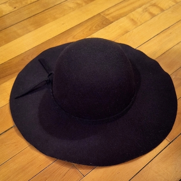 Elegant Black Women's Hat - Picture 2 of 6